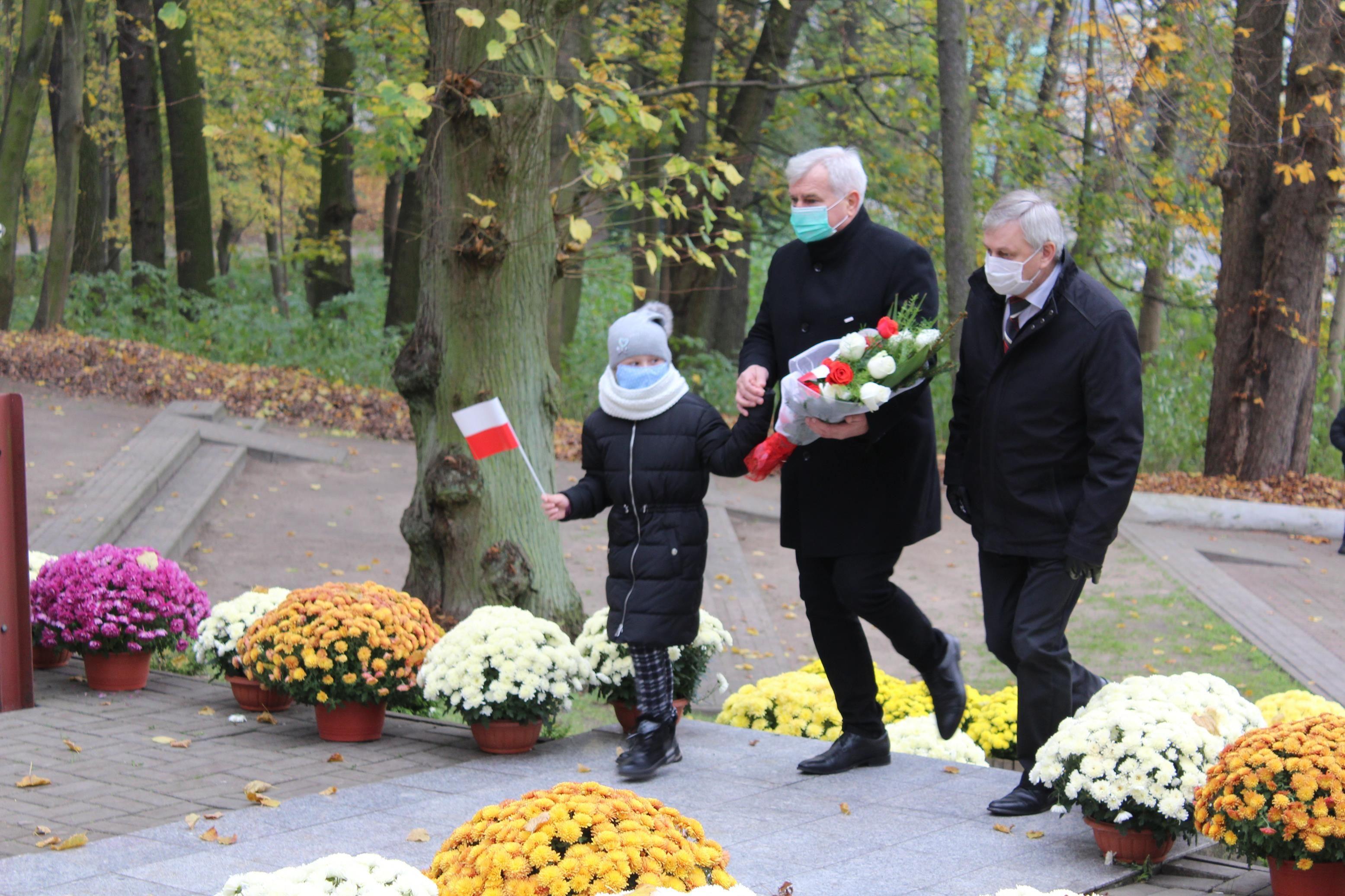 Uroczystości pod Pomnikiem Niepodległości w Parku Miejskim - kliknięcie spowoduje powiększenie