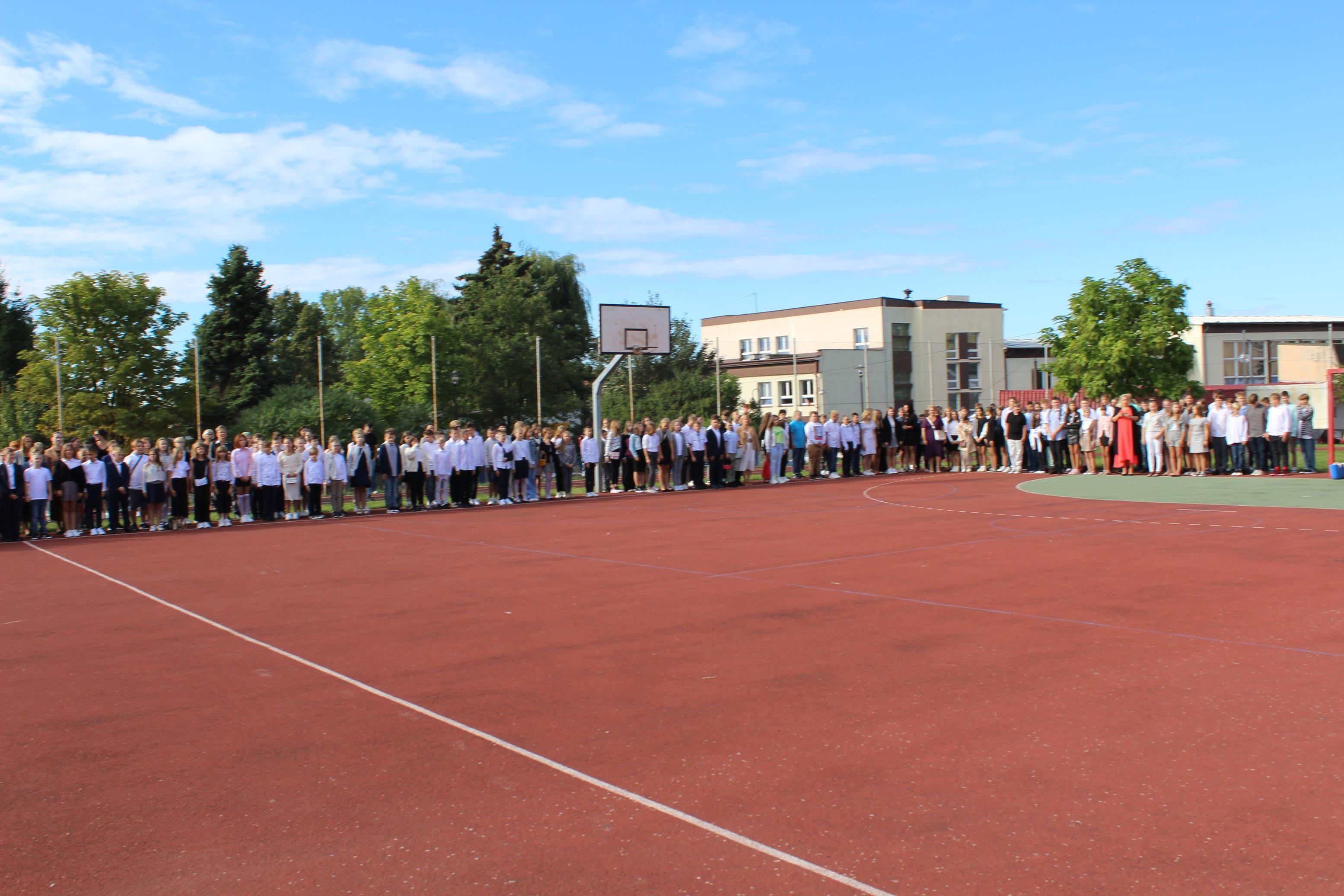 Zdj. nr. 25. Rozpoczęcie roku szkolnego (SP nr 3) - 1.09.2022 r.