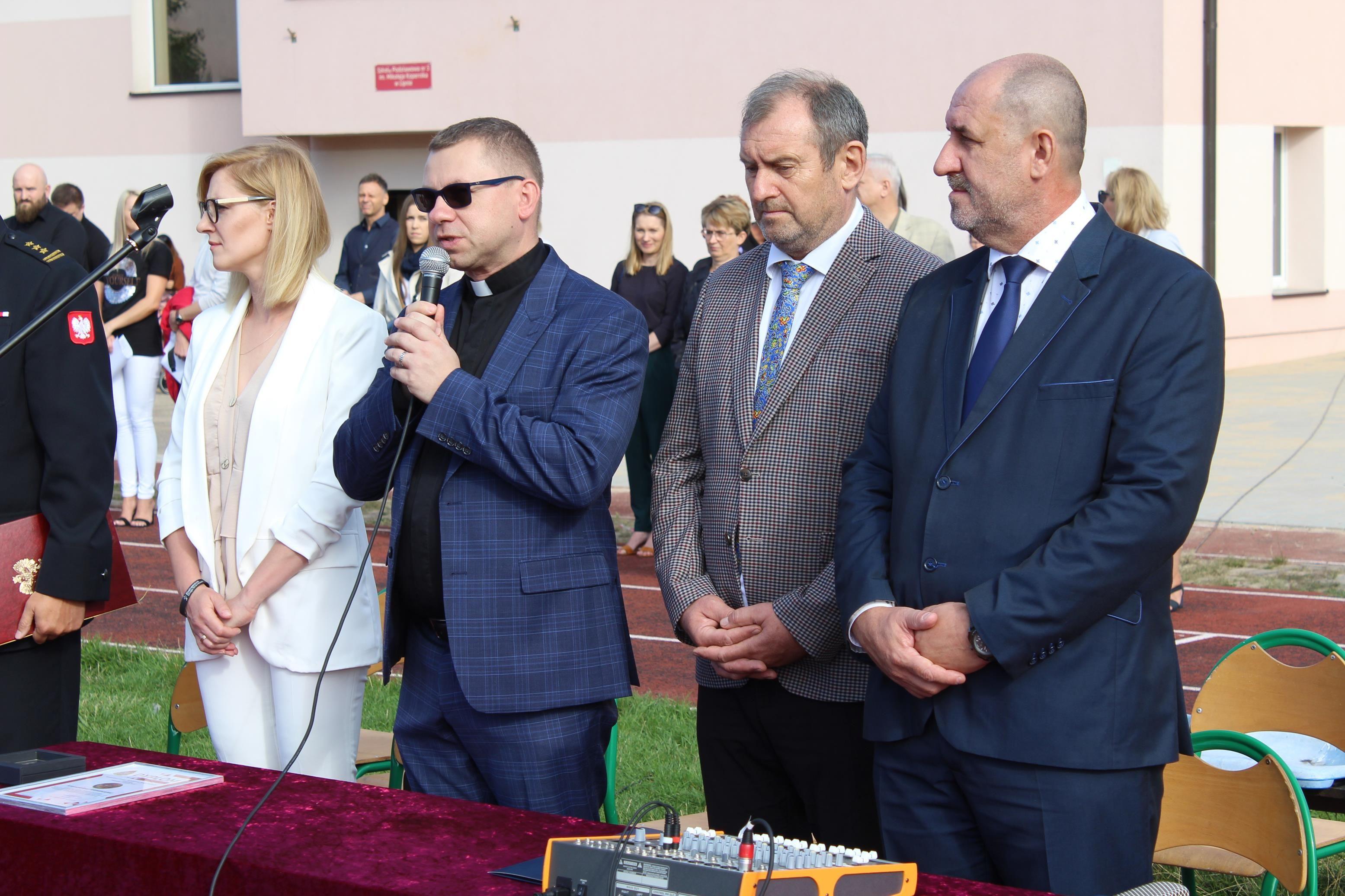 Zdj. nr. 34. Rozpoczęcie roku szkolnego (SP nr 3) - 1.09.2022 r.