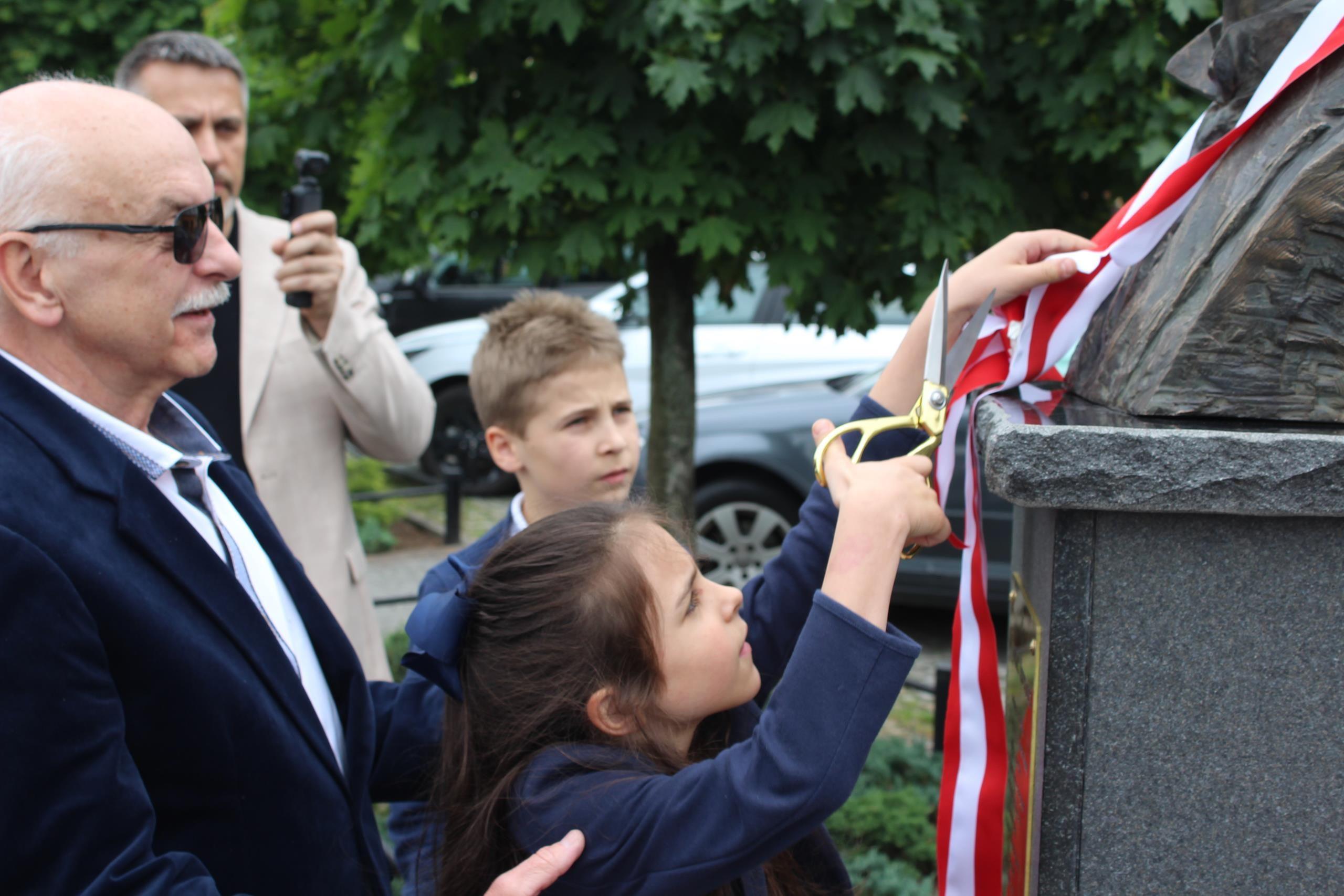 Zdj. nr. 23. Odsłonięcie popiersia Zygmunta Uzarowicza - 4 czerwca 2024 r.