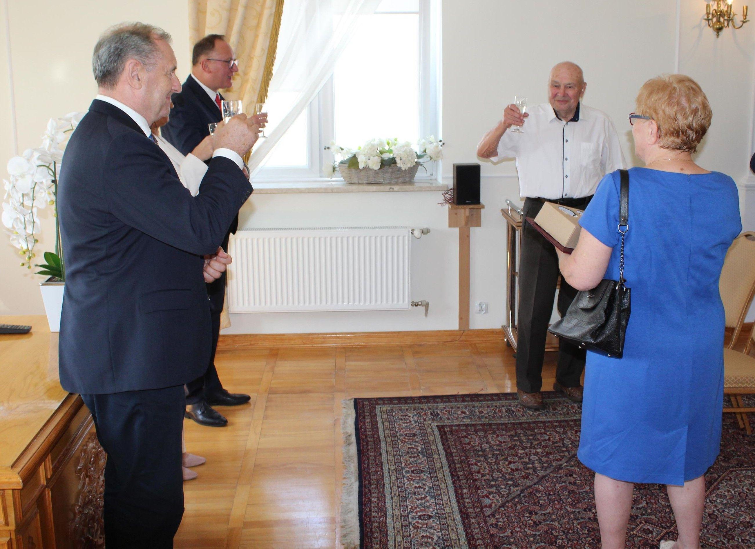 Zdj. nr. 8. Diamentowe i Złote Gody lipnowskich par - 28 sierpnia 2025 r.