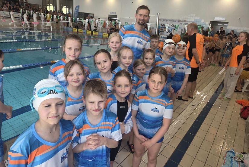 Pływacy z Lipna na czele klasyfikacji medalowej w Nakle